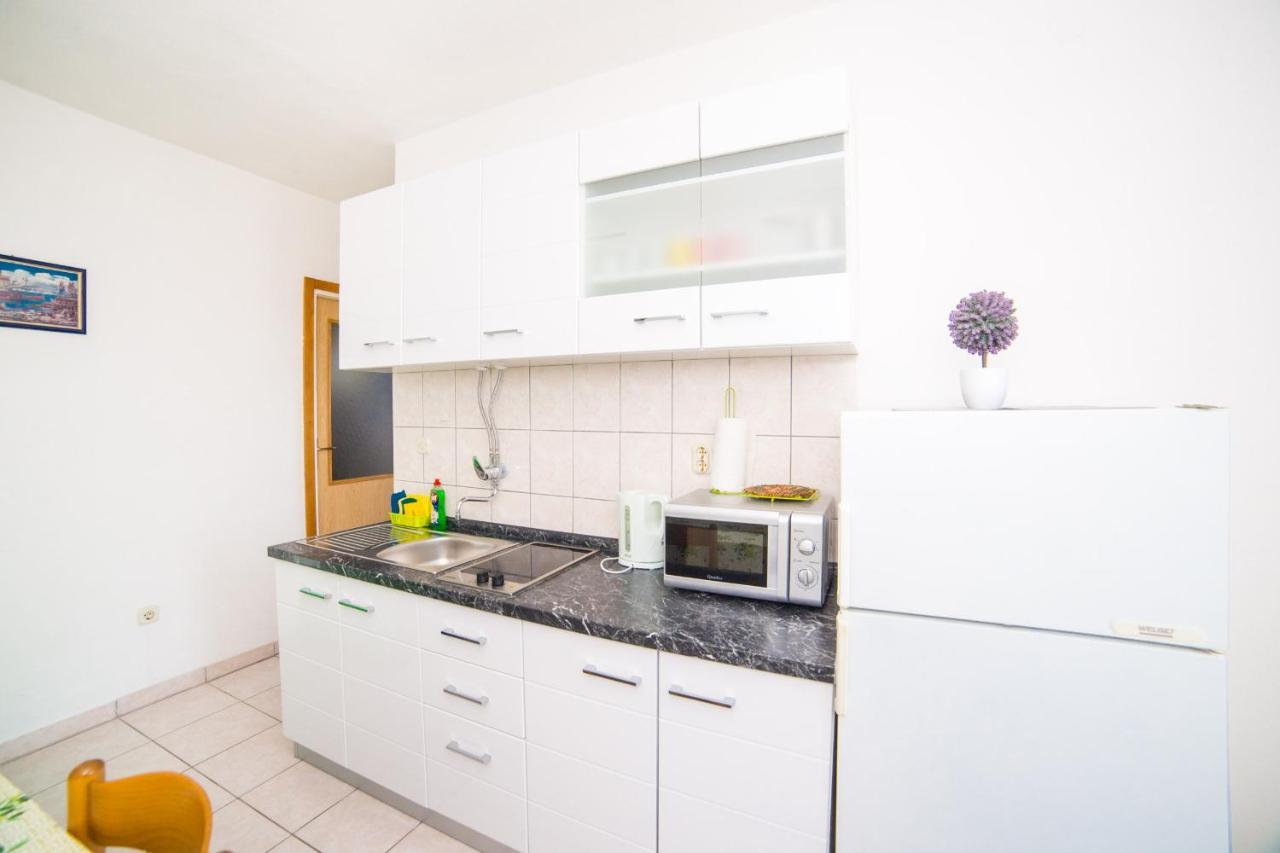 Apartment With Sea View Close To The Beach Promajna Exterior photo
